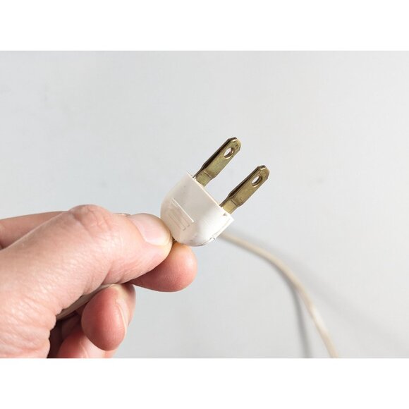 Vintage 1950s Triangular Ingraham electric analogue alarm clock (wired) White - Picture 3 of 12